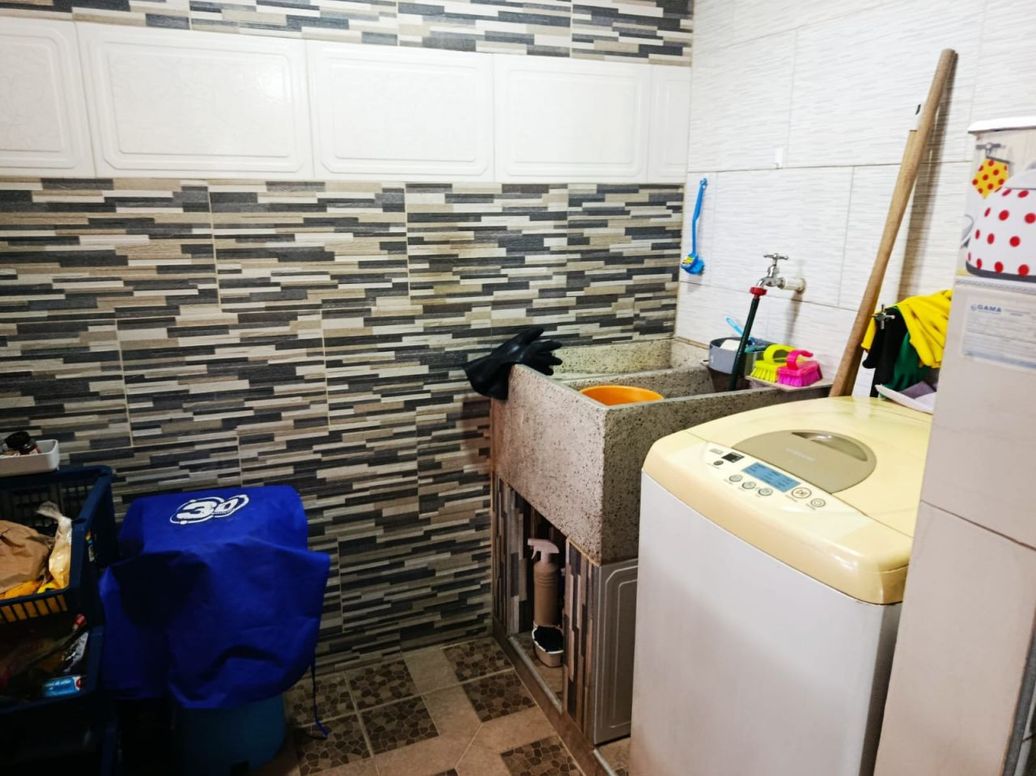 Casa de 6 alcobas en venta en Abraham Lincoln, Bogotá, 330 m² · foto 11 de 11