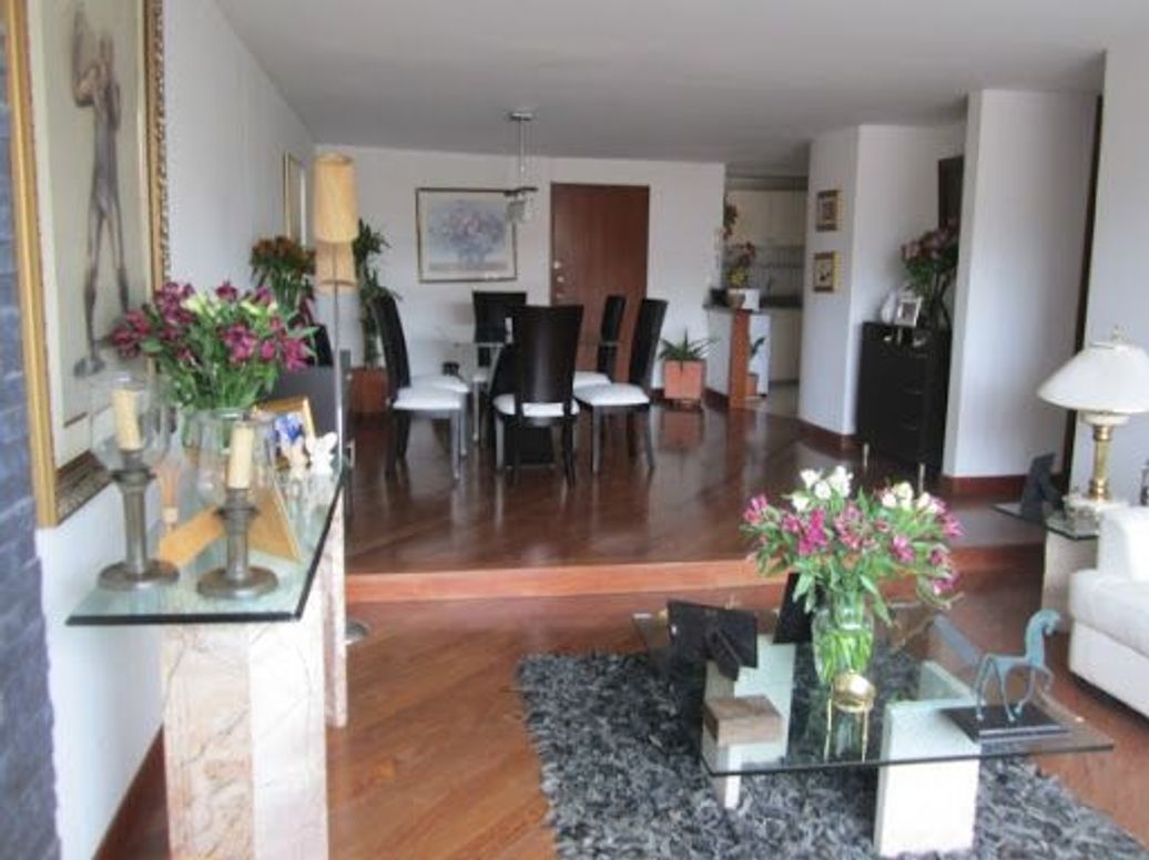 Apartamento de 2 alcobas en venta en Santa Barbara Occidental, Bogotá, 92 m² · foto 3 de 20