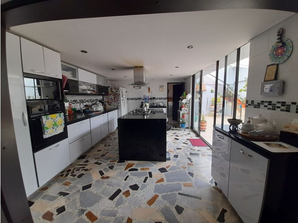Casa de 4 alcobas en venta en Modelia, Bogotá, 380 m² · foto 4 de 20