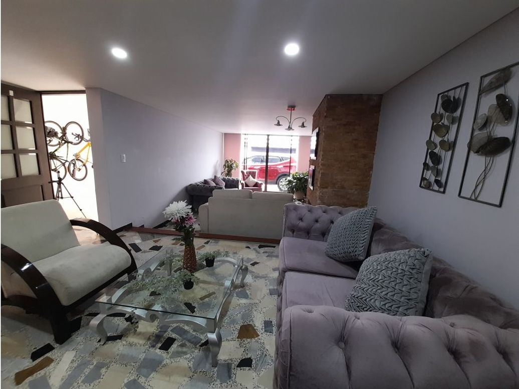 Casa de 4 alcobas en venta en Modelia, Bogotá, 380 m² · foto 3 de 20