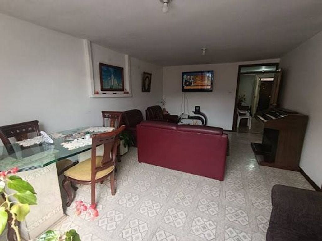 Casa de 10 alcobas en venta en Onasis, Bogotá, 450 m² · foto 18 de 20