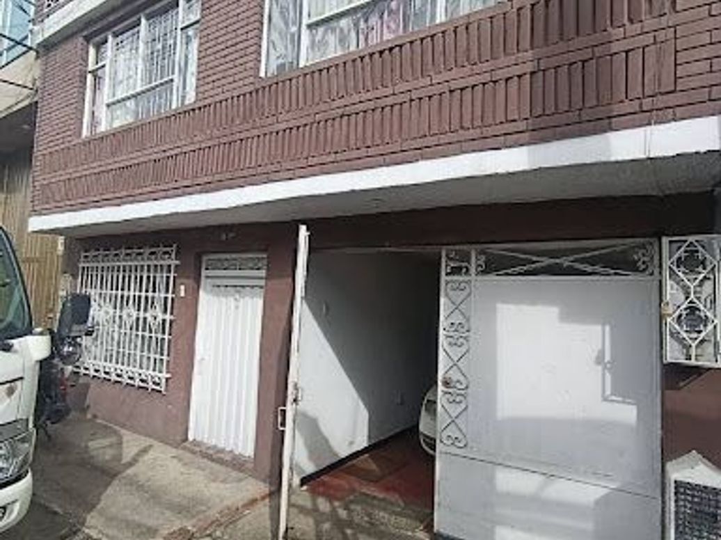 Casa de 10 alcobas en venta en Onasis, Bogotá, 450 m² · foto 3 de 20