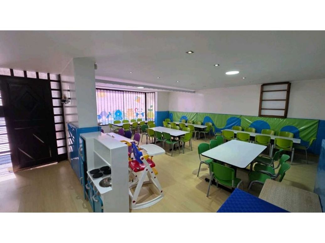 Casa de 6 alcobas en venta en Santa Barbara, Bogotá, 639 m² · foto 3 de 20