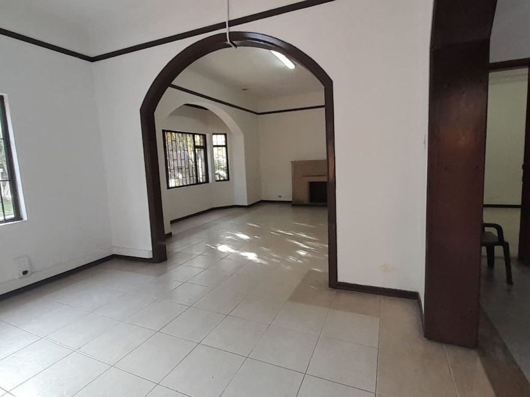 Casa de 8 alcobas en venta en La Magdalena, Bogotá, 553 m² · foto 2 de 20