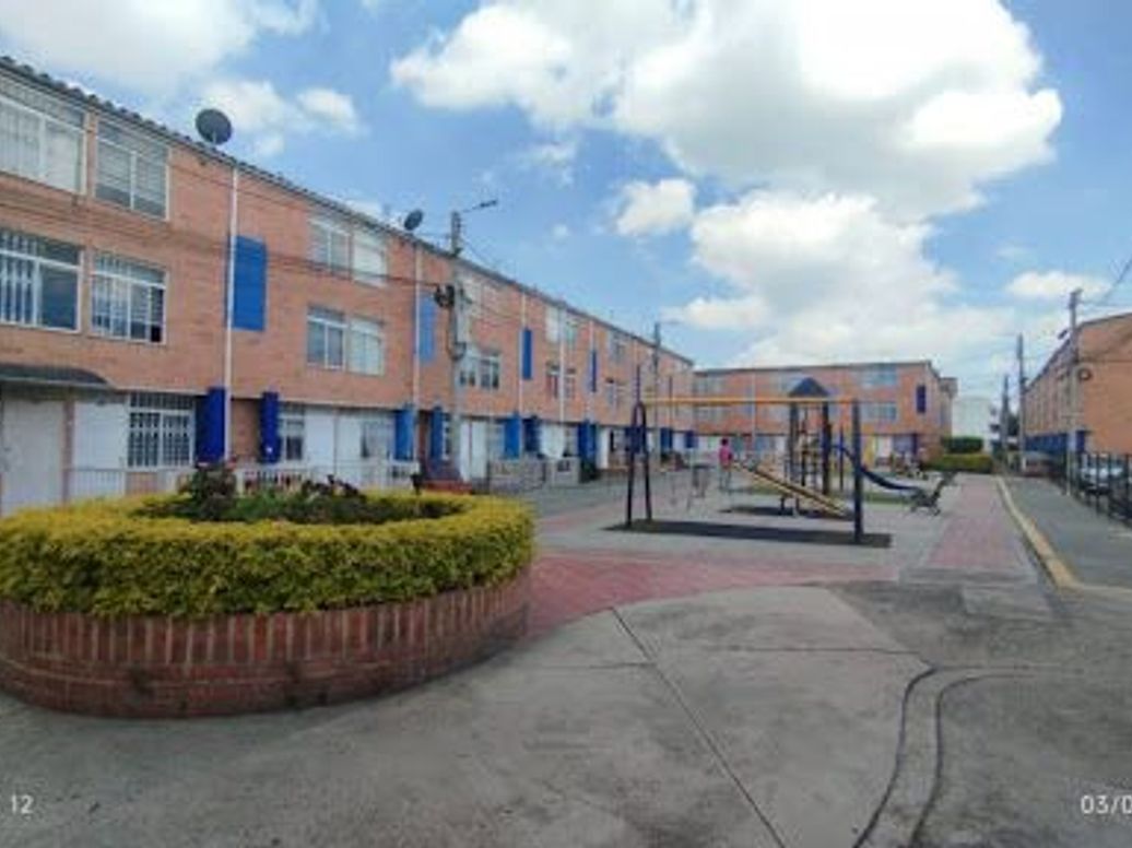 Casa de 3 alcobas en venta en El Tintal, Bogotá, 75 m² · foto 2 de 17