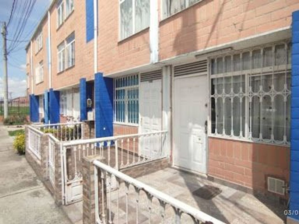 Casa de 3 alcobas en venta en El Tintal, Bogotá, 75 m² · foto 3 de 17