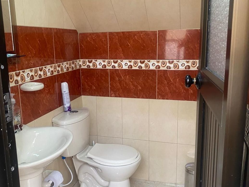 Casa de 6 alcobas en venta en Super Manzana 8, Bogotá, 240 m² · foto 4 de 20