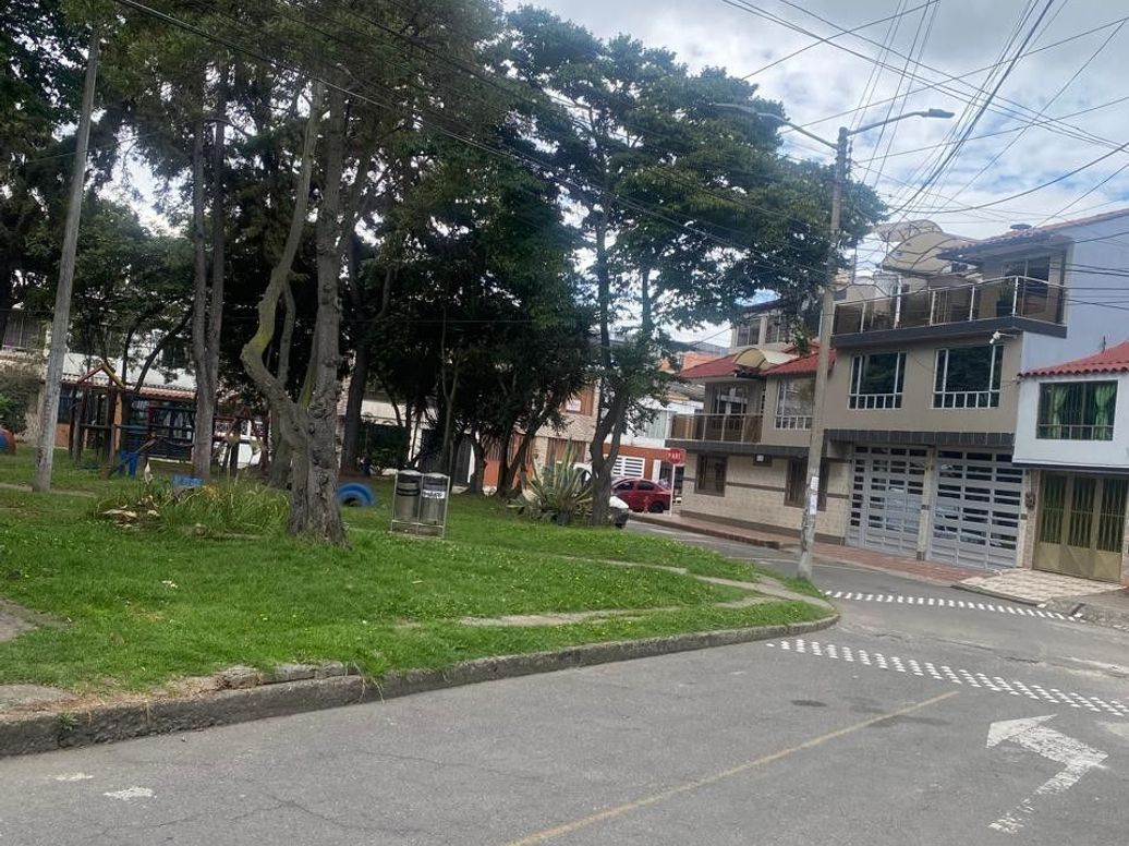 Casa de 6 alcobas en venta en Super Manzana 8, Bogotá, 240 m² · foto 17 de 20