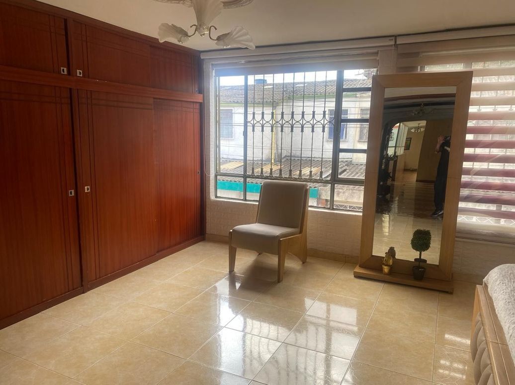 Casa de 6 alcobas en venta en Super Manzana 8, Bogotá, 240 m² · foto 11 de 20