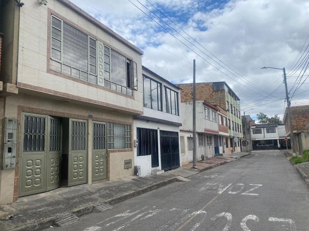 Casa de 6 alcobas en venta en Super Manzana 8, Bogotá, 240 m² · foto 12 de 20