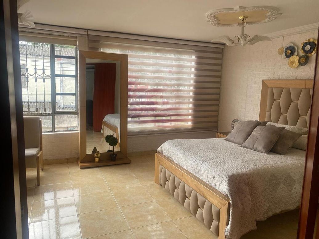 Casa de 6 alcobas en venta en Super Manzana 8, Bogotá, 240 m² · foto 7 de 20