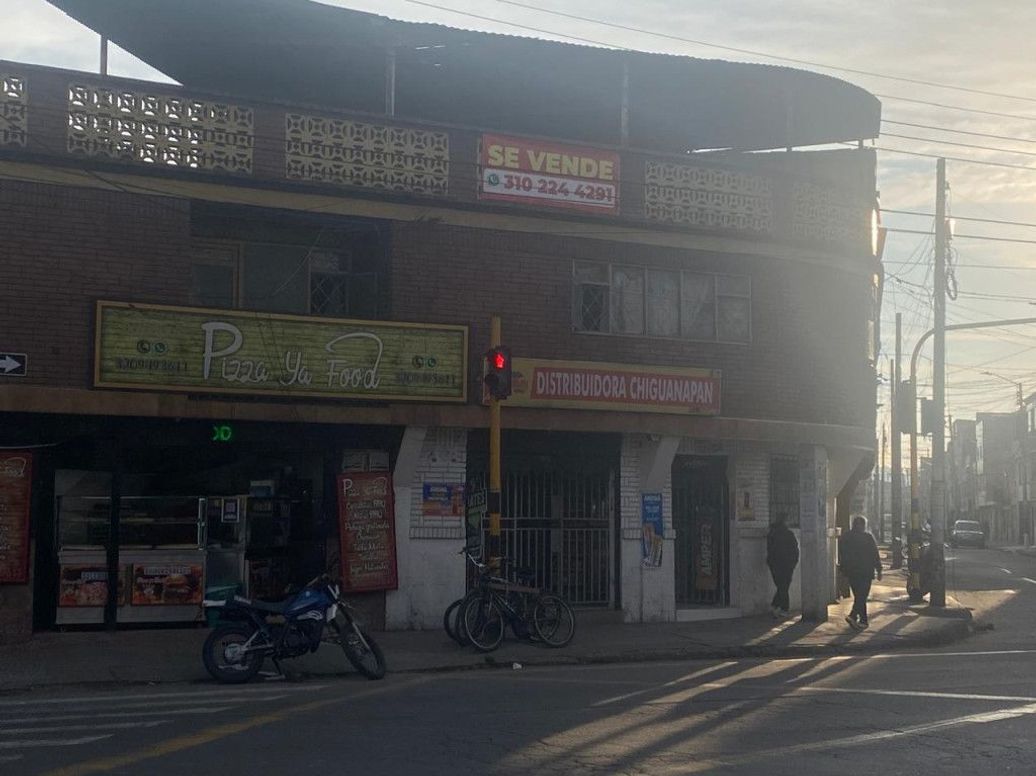 Casa de 5 alcobas en venta en Las Delicias, Bogotá, 430 m² · foto 3 de 4