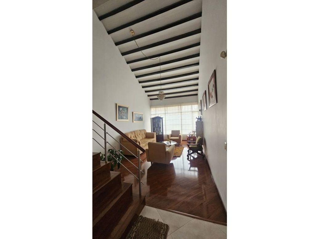 Casa de 4 alcobas en venta en Mónaco, Bogotá, 300 m² · foto 3 de 13