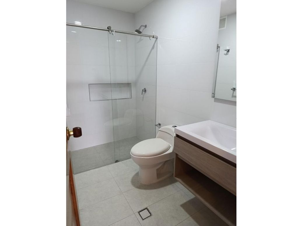 Apartamento de 3 alcobas en venta en Chico, Bogotá, 168 m² · foto 12 de 17