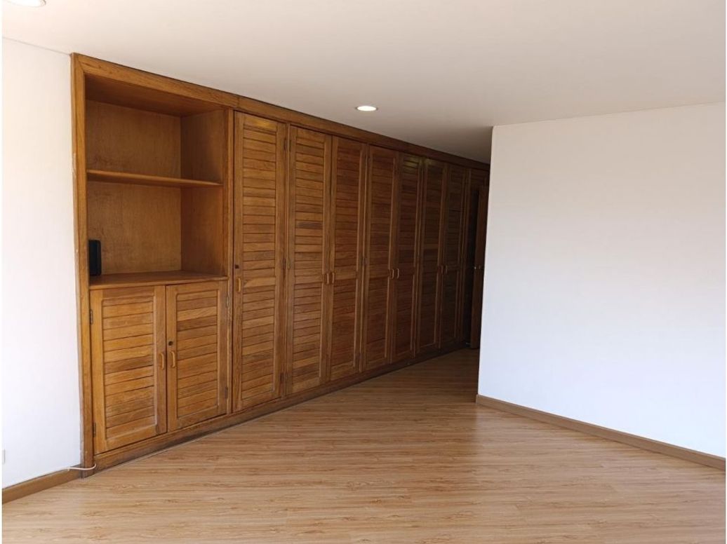 Apartamento de 3 alcobas en venta en Chico, Bogotá, 168 m² · foto 6 de 17