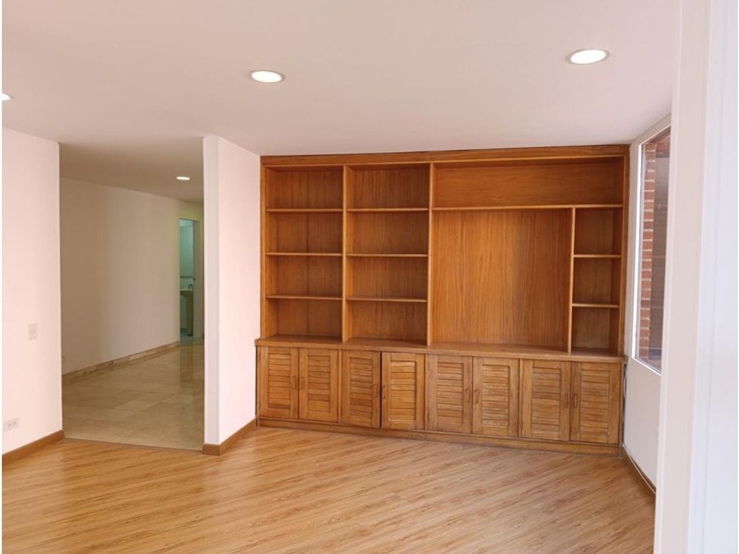 Apartamento de 3 alcobas en venta en Chico, Bogotá, 168 m² · foto 3 de 17