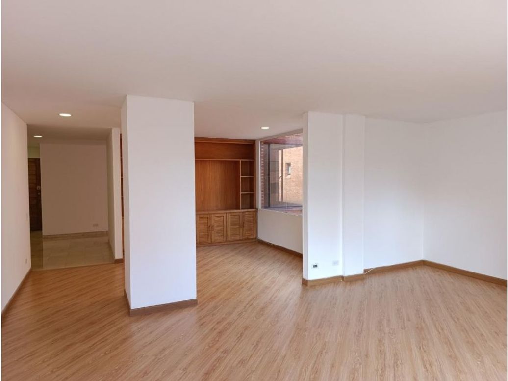 Apartamento de 3 alcobas en venta en Chico, Bogotá, 168 m² · foto 4 de 17