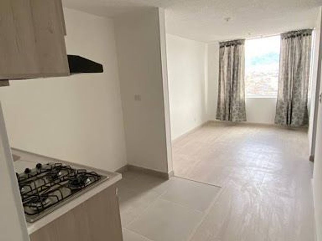 Apartamento de 2 alcobas en venta en Ciudad Kennedy, Bogotá, 42 m² · foto 2 de 20