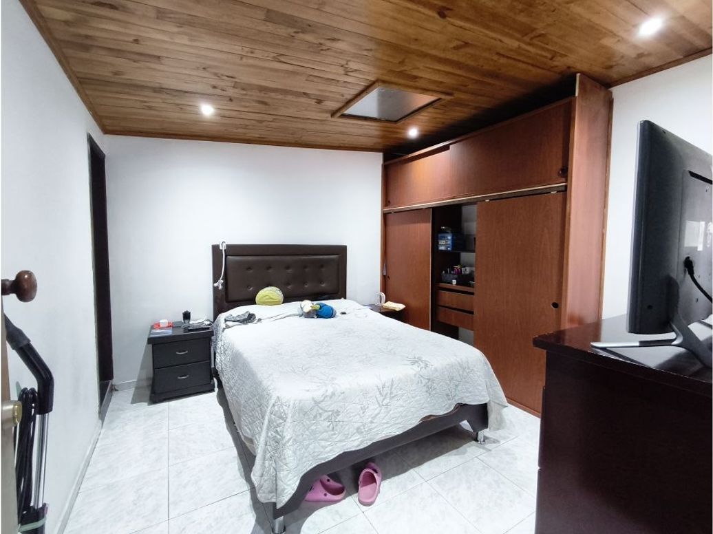 Casa de 10 alcobas en venta en La Cabaña, Bogotá, 542 m² · foto 3 de 20