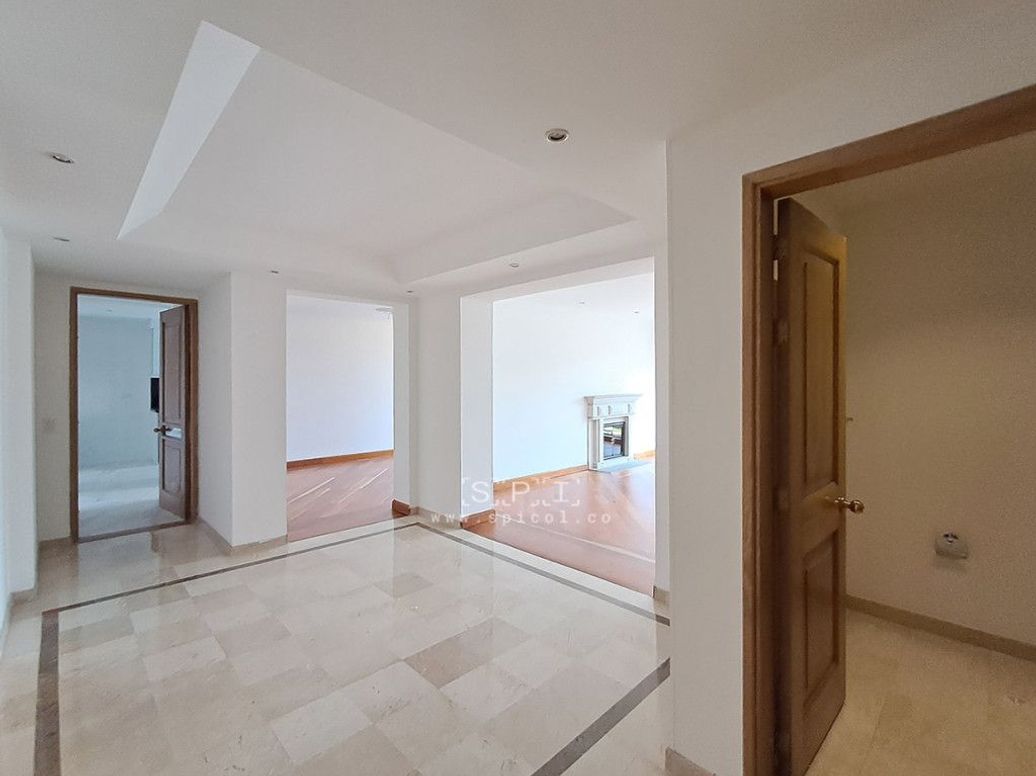 Apartamento de 3 alcobas en venta en Santa Ana Oriental, Bogotá, 220 m² · foto 2 de 20