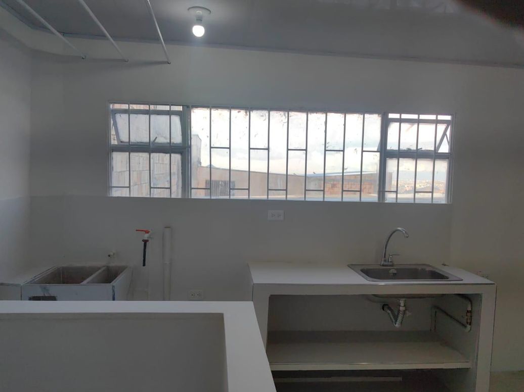 Casa de 6 alcobas en venta en El Parlante, Bogotá, 216 m² · foto 6 de 16