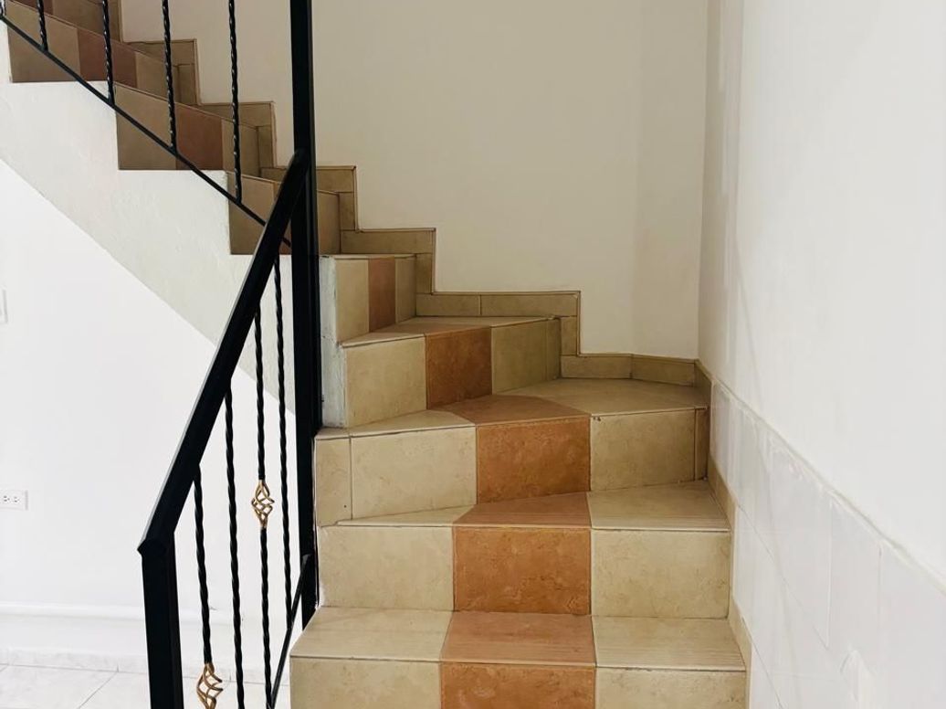 Casa de 6 alcobas en venta en El Parlante, Bogotá, 216 m² · foto 8 de 16