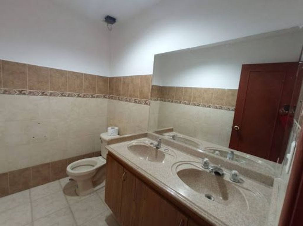 Casa de 1 alcoba en venta en San Luis, Bogotá, 315 m² · foto 19 de 20