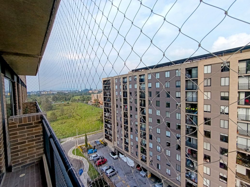 Apartamento de 3 alcobas en venta en Porto Hayuelos 2, Bogotá, 68 m² · foto 9 de 17