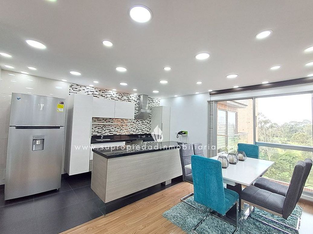 Apartamento de 3 alcobas en venta en Club De Los Lagartos, Bogotá, 131 m² · foto 2 de 20
