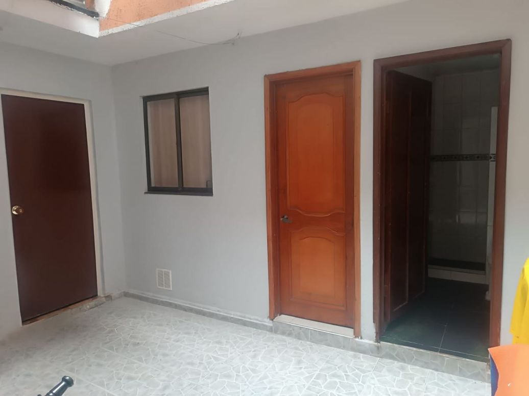 Casa de 10 alcobas en venta en Santa Rosita, Bogotá, 135 m² · foto 8 de 20