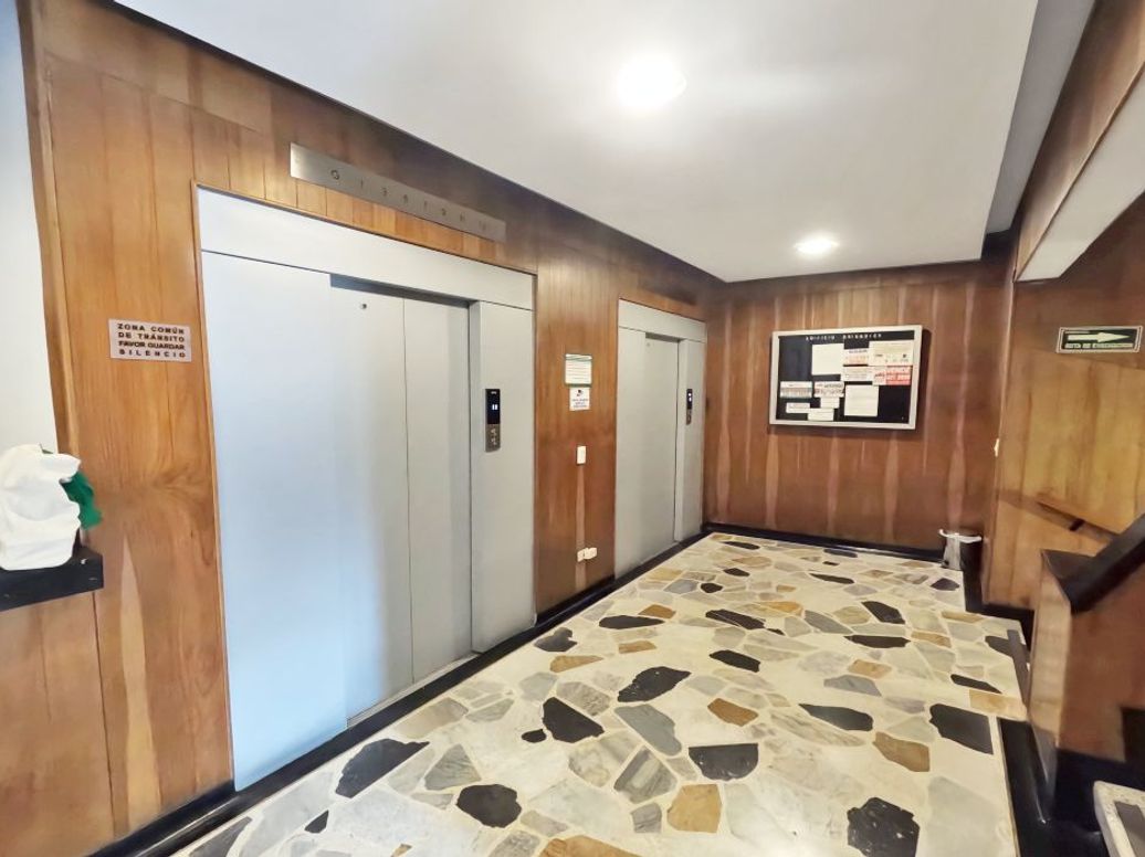 Apartamento de 2 alcobas en venta en Sagrado Corazon, Bogotá, 76 m² · foto 16 de 20