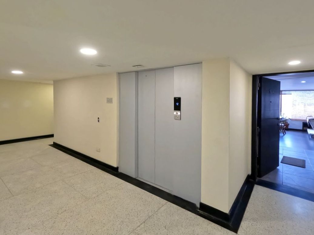 Apartamento de 2 alcobas en venta en Sagrado Corazon, Bogotá, 76 m² · foto 14 de 20