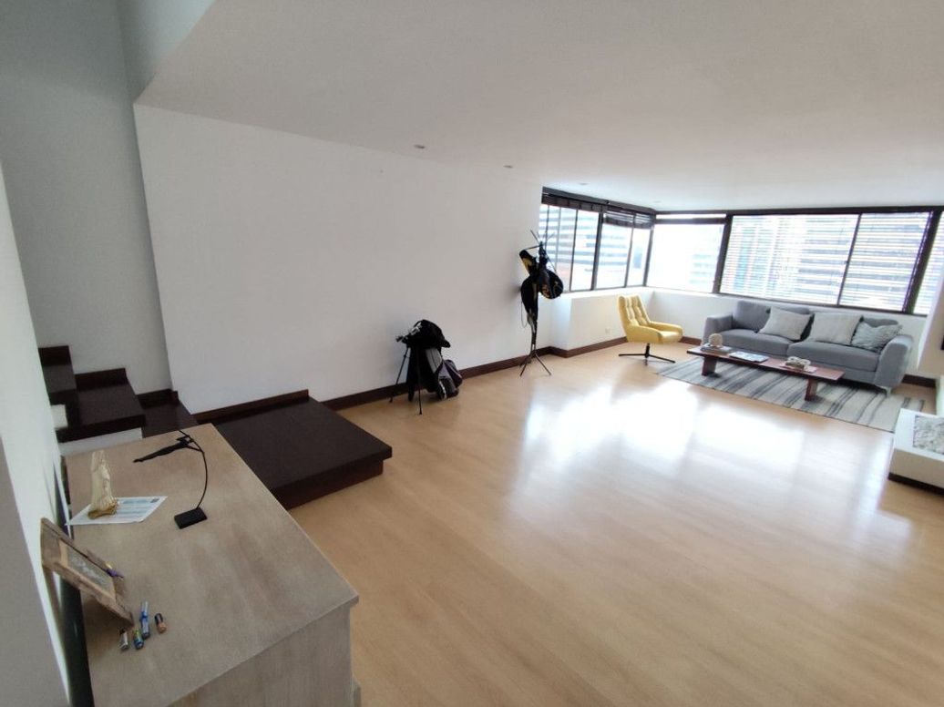 Apartamento de 3 alcobas en venta en Quinta Camacho, Bogotá, 285 m² · foto 4 de 20