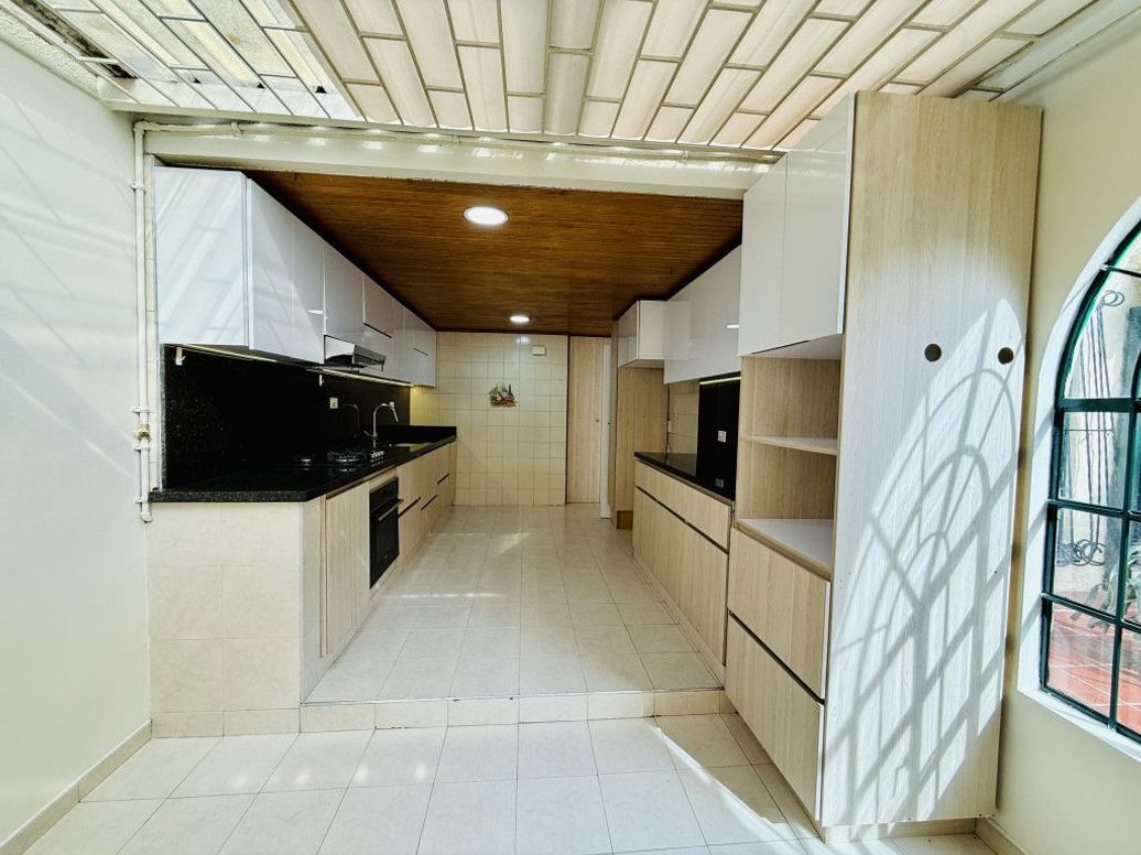 Casa de 3 alcobas en venta en San José Del Prado, Bogotá, 243 m² · foto 12 de 20