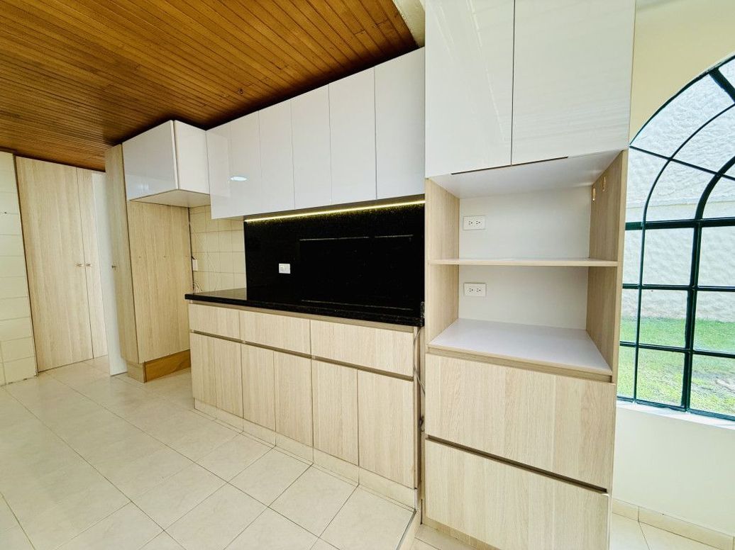 Casa de 3 alcobas en venta en San José Del Prado, Bogotá, 243 m² · foto 13 de 20