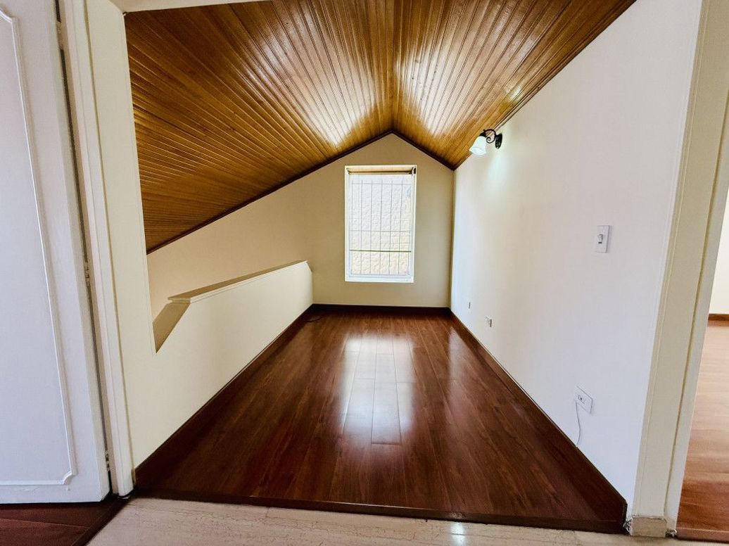 Casa de 3 alcobas en venta en San José Del Prado, Bogotá, 243 m² · foto 19 de 20