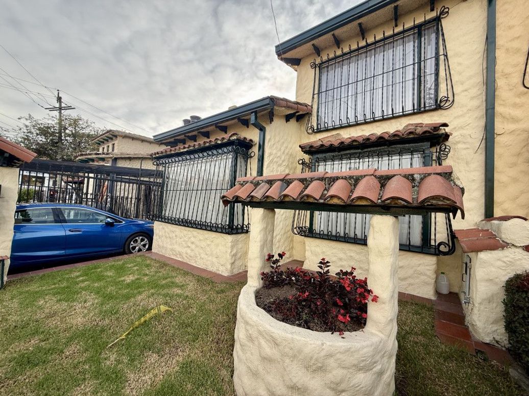 Casa de 3 alcobas en venta en San José Del Prado, Bogotá, 243 m² · foto 3 de 20