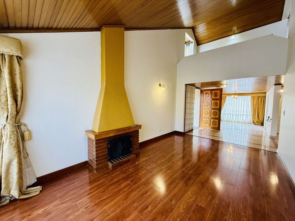 Casa de 3 alcobas en venta en San José Del Prado, Bogotá, 243 m² · foto 5 de 20