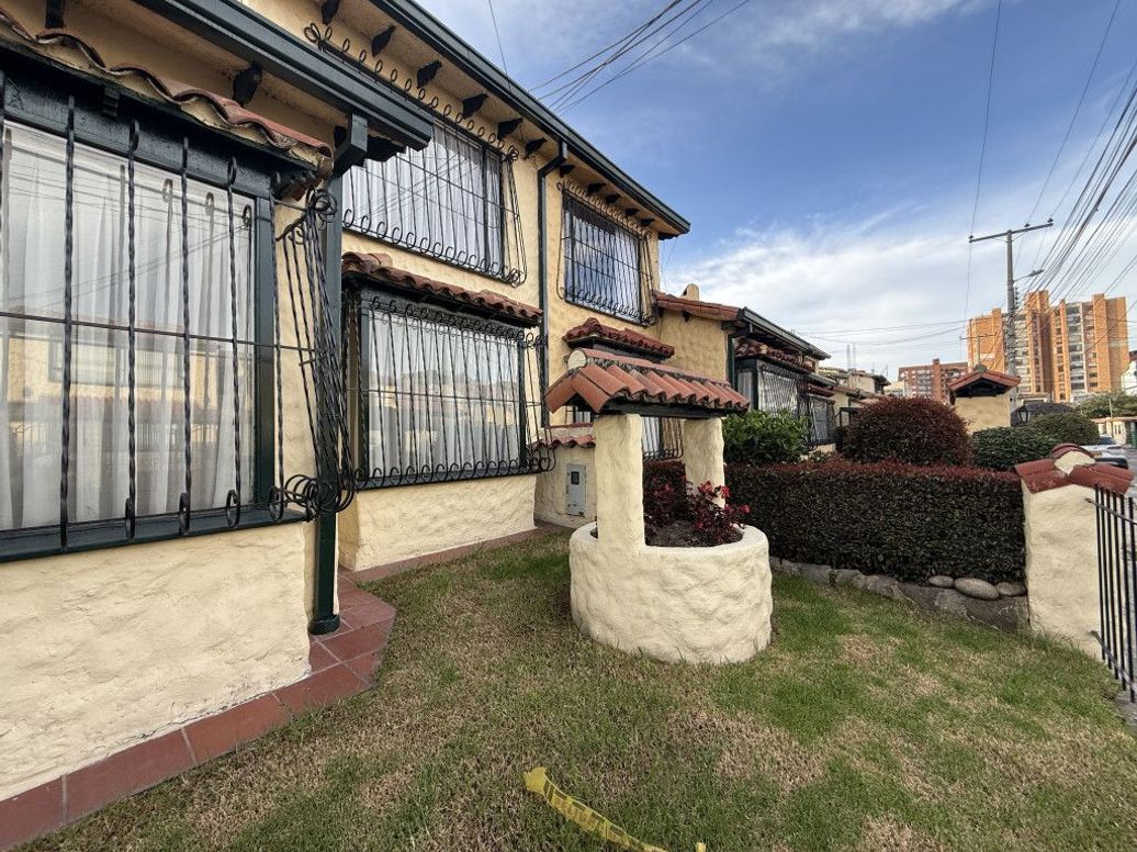 Casa de 3 alcobas en venta en San José Del Prado, Bogotá, 243 m² · foto 4 de 20