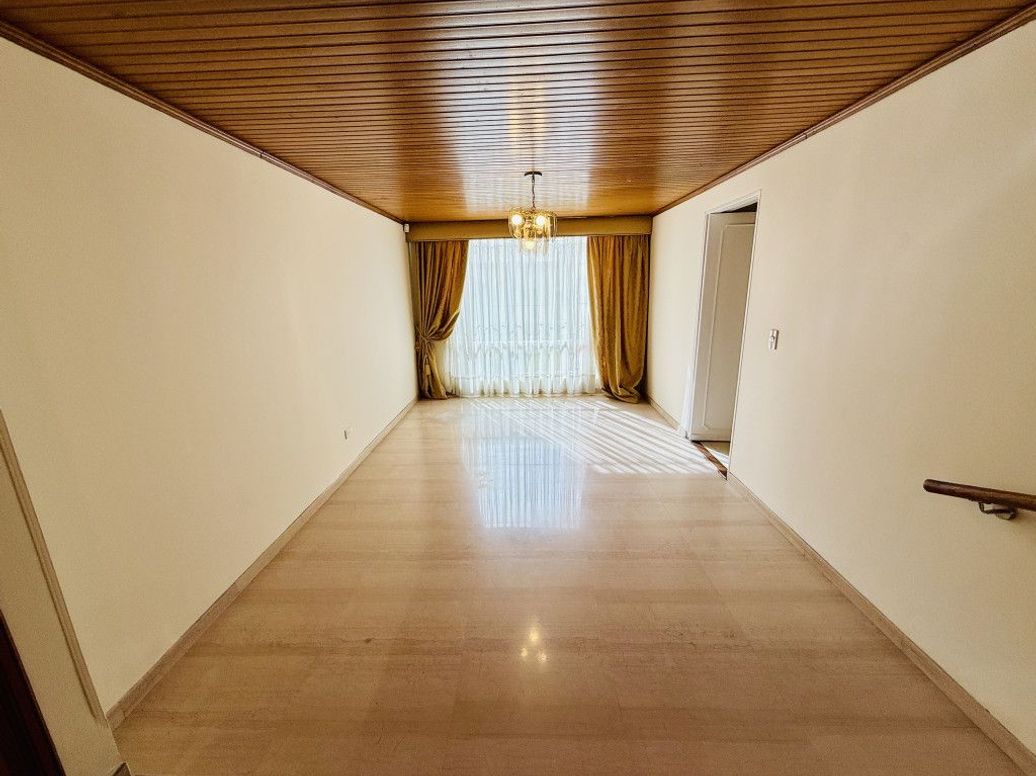 Casa de 3 alcobas en venta en San José Del Prado, Bogotá, 243 m² · foto 6 de 20