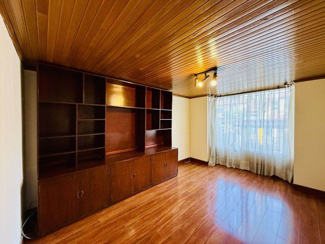 Casa de 3 alcobas en venta en San José Del Prado, Bogotá, 243 m² · foto 9 de 20