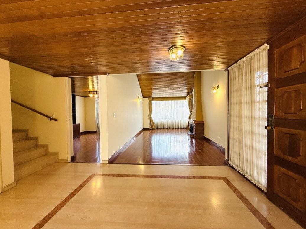 Casa de 3 alcobas en venta en San José Del Prado, Bogotá, 243 m² · foto 8 de 20