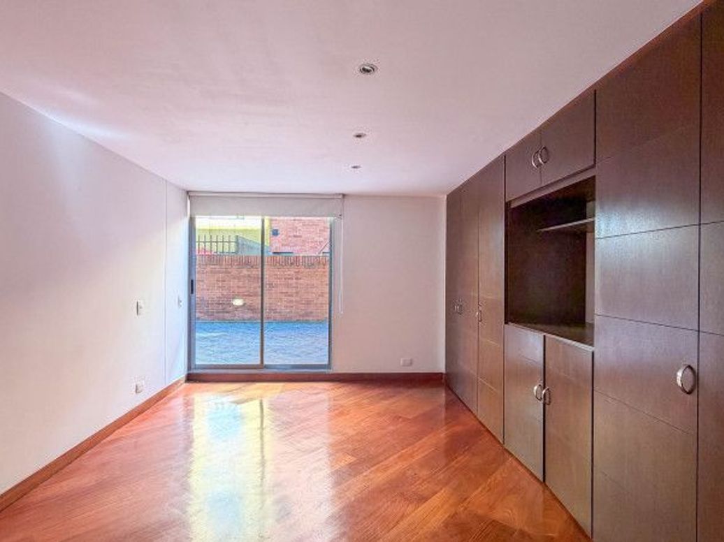 Apartamento de 3 alcobas en venta en Rincon Del Chicó, Bogotá, 138 m² · foto 10 de 18