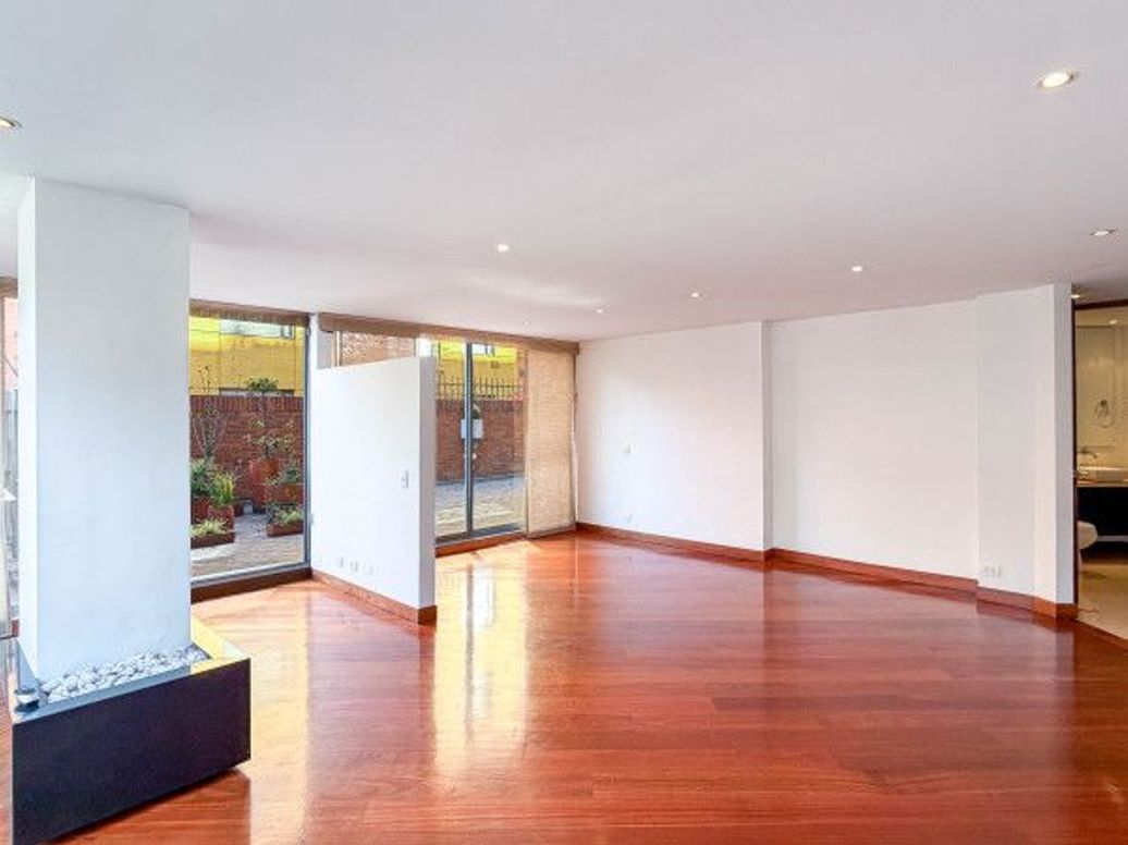 Apartamento de 3 alcobas en venta en Rincon Del Chicó, Bogotá, 138 m² · foto 2 de 18