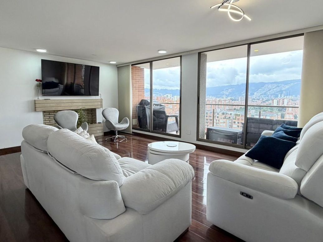Apartamento de 3 alcobas en venta en El Plan, Bogotá, 150 m² · foto 2 de 20