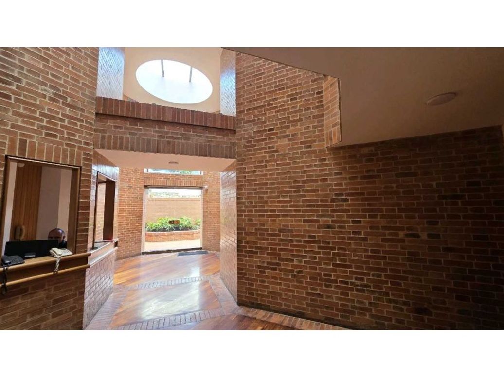 Apartamento de 2 alcobas en venta en Santa Ana Oriental, Bogotá, 247 m² · foto 2 de 20