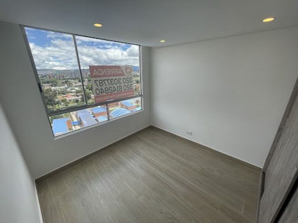 Apartamento de 1 alcoba en venta en La Granja Norte, Bogotá, 30 m² · foto 8 de 11
