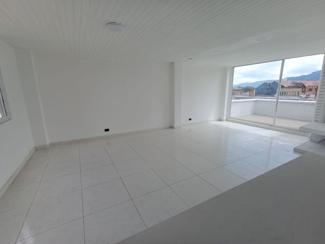 Apartamento de 3 alcobas en venta en La Soledad, Bogotá, 135 m² · foto 2 de 20