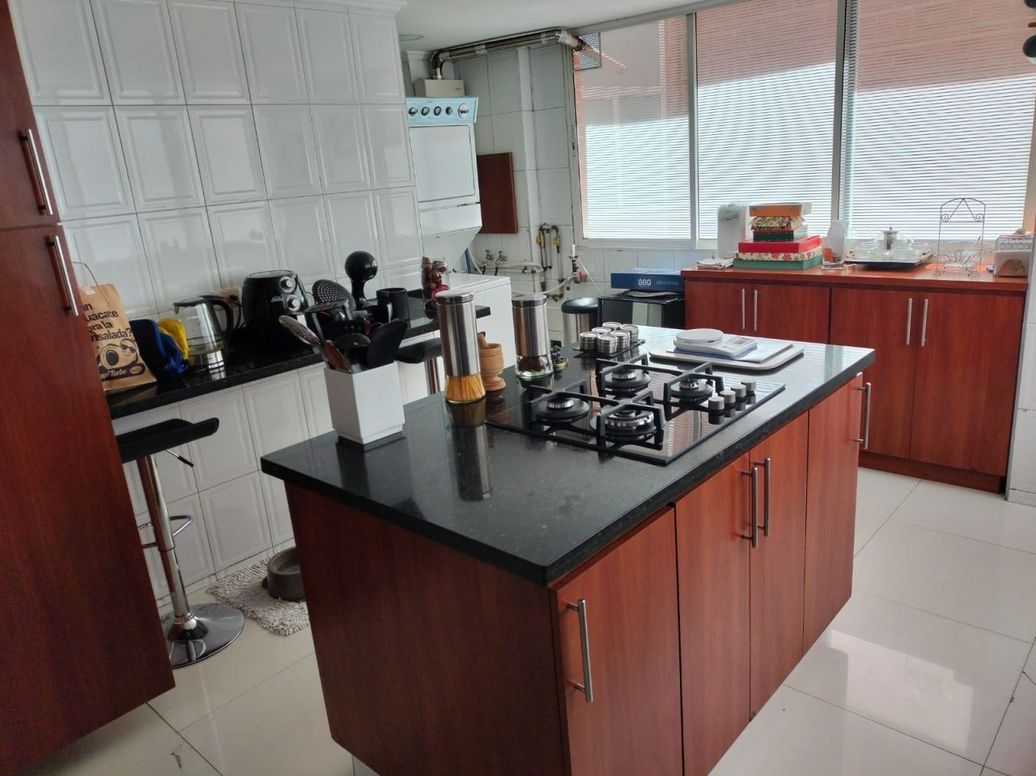 Apartamento de 3 alcobas en venta en Chico Navarra, Bogotá, 129 m² · foto 4 de 18