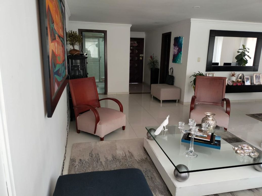 Apartamento de 3 alcobas en venta en Chico Navarra, Bogotá, 129 m² · foto 7 de 18